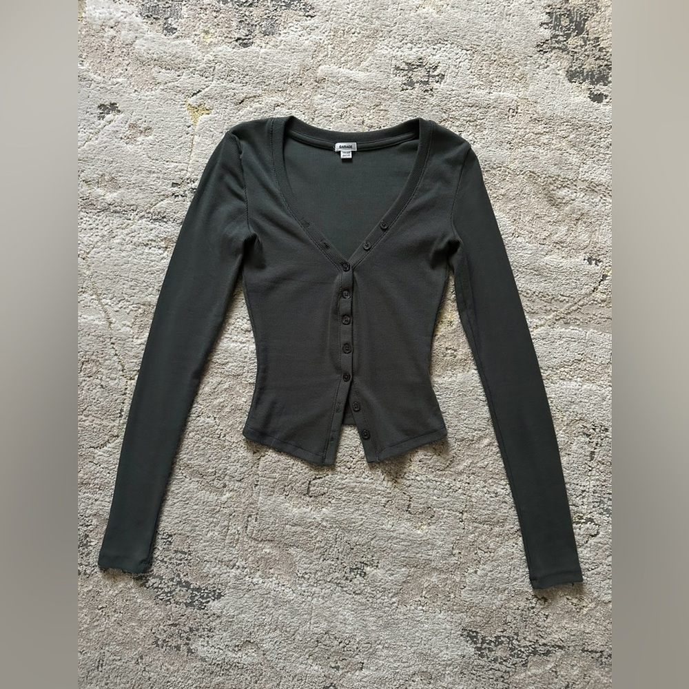 Button Long Sleeve - Picture 4 of 7